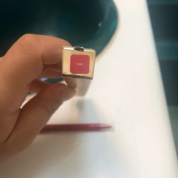 NEW BECCA FUN LIPLINER - Picture 4 of 6